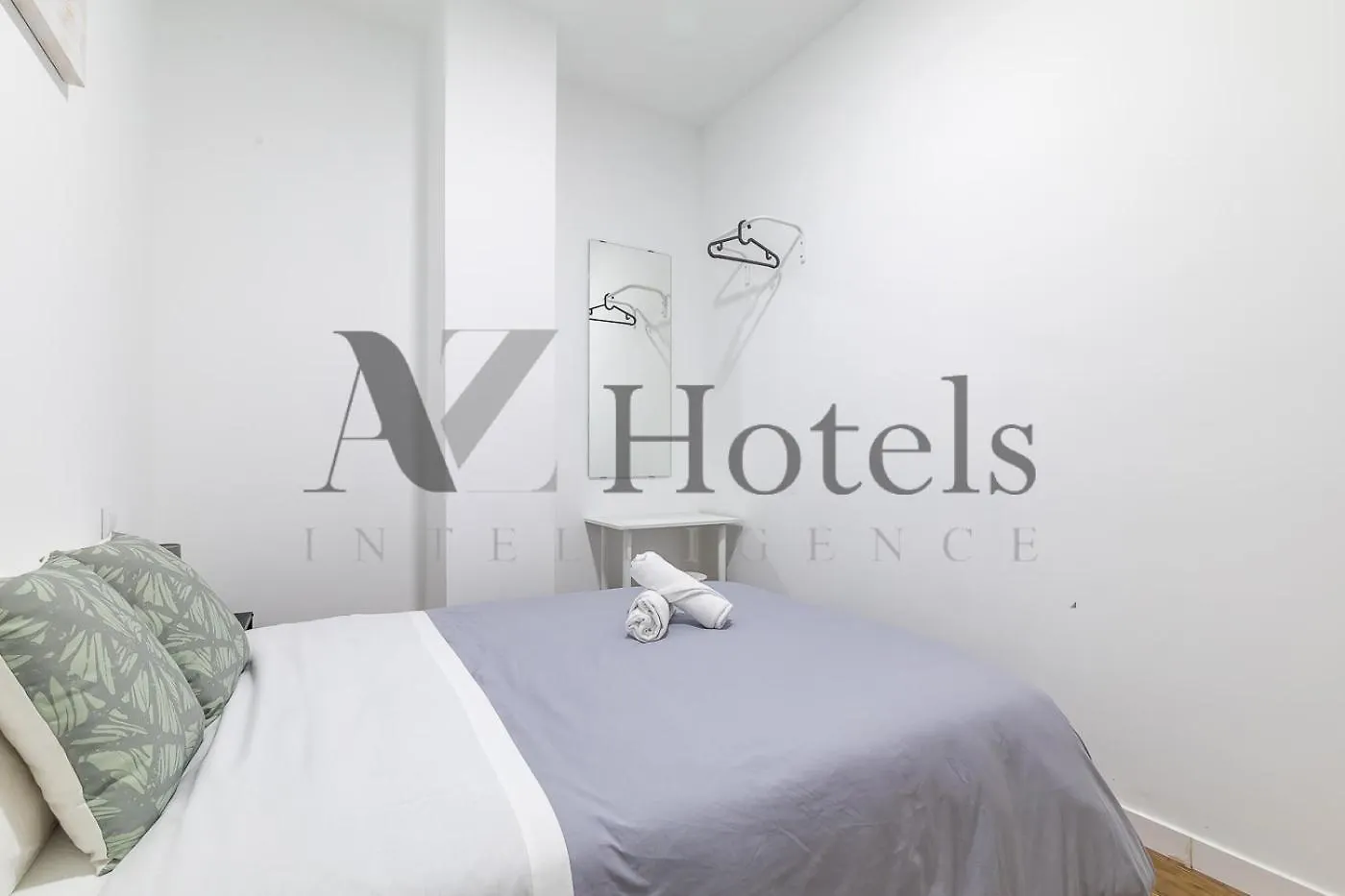Ayz Luis Cabrera-Auto Check-In Property Madryt Hotel