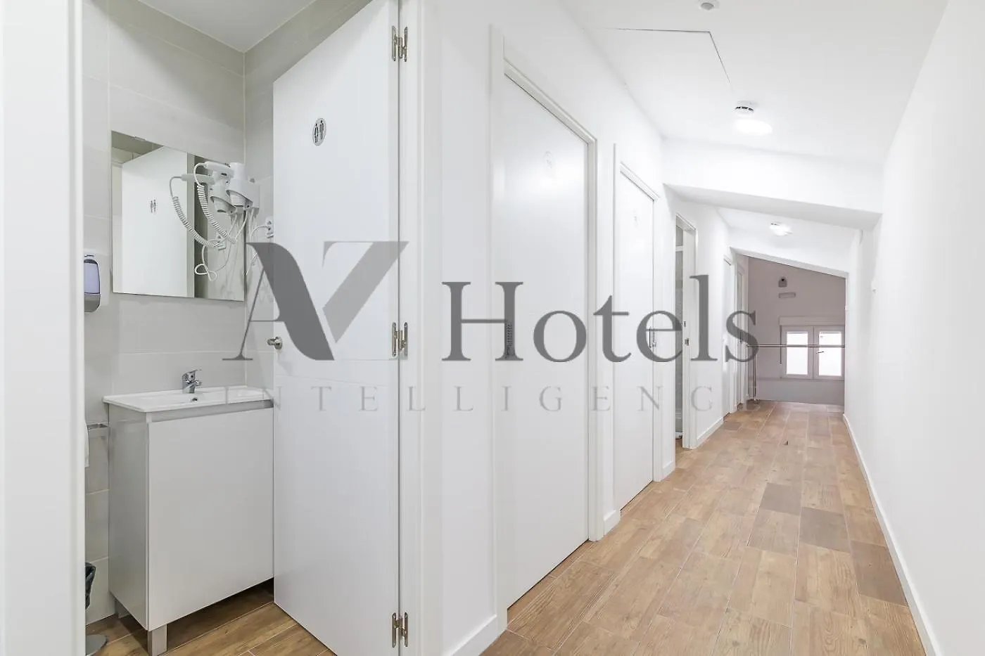 Ayz Luis Cabrera-Auto Check-In Property Madrid