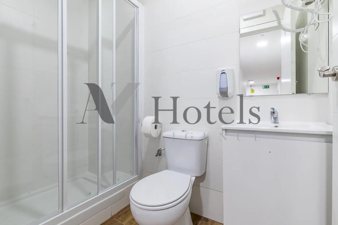 Hotel Ayz Luis Cabrera-Auto Check-In Property Madrid